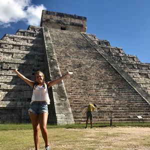 Meet your Posher, Pilar